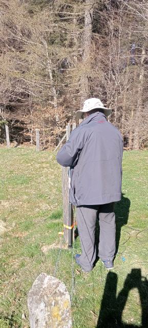 HB9CGA Uli, beim Aufbau seiner Antenne